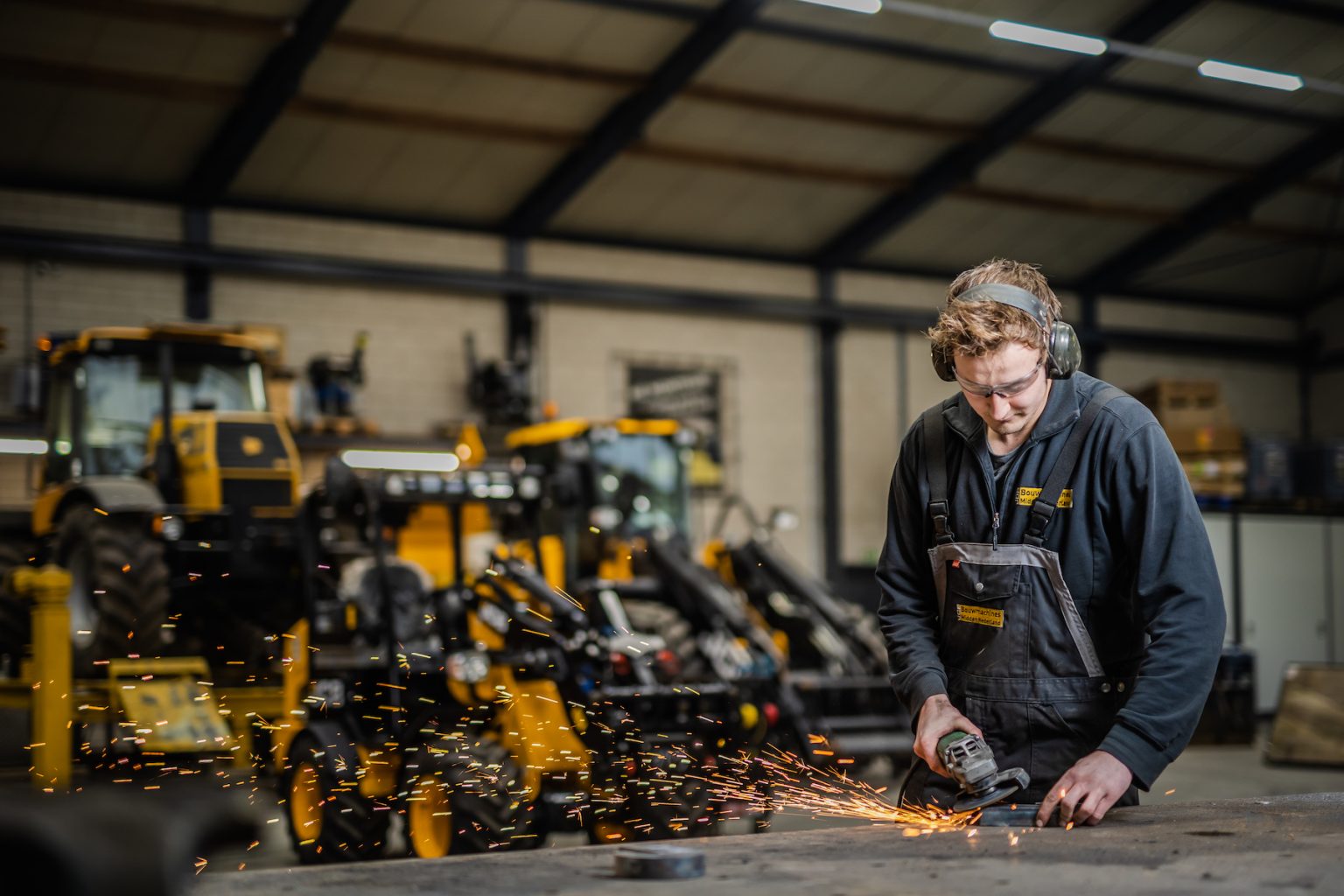 Aan het werk bij Bouwmachines Midden Nederland